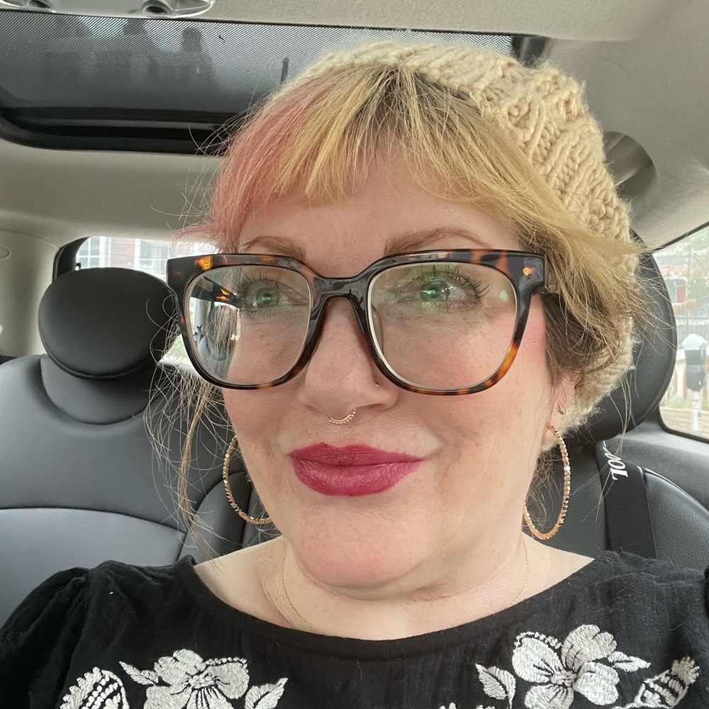 Meet your posher, Kelly